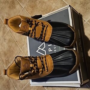 Alpine Design Men's Black/Brown Gavin Duck Boots Leather Upper .Men's Size 11.5